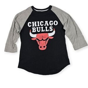 Chicago Bulls 1/2 Sleeve Black and Grey Team Fan Merch Shirt Women's Size Medium